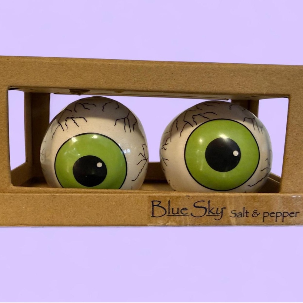 Blue Sky Green Eyeball Shakers